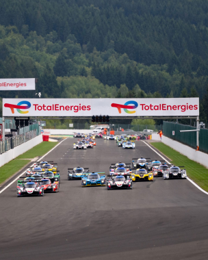 Spa-Francorchamps race starts since 2019. 😮‍💨 The charge to La Source. The field is bunched up, ever