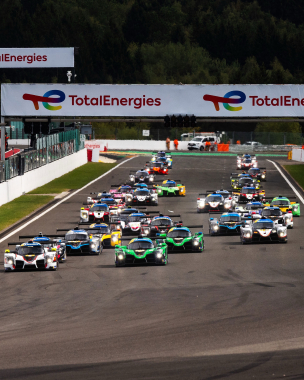 The beauty of the start line 📸👀 It’s been a busy few laps at Spa, with plenty still to play for as w